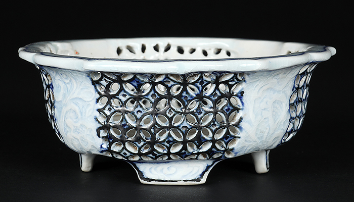 宗山磁器透彫輪花式鉢