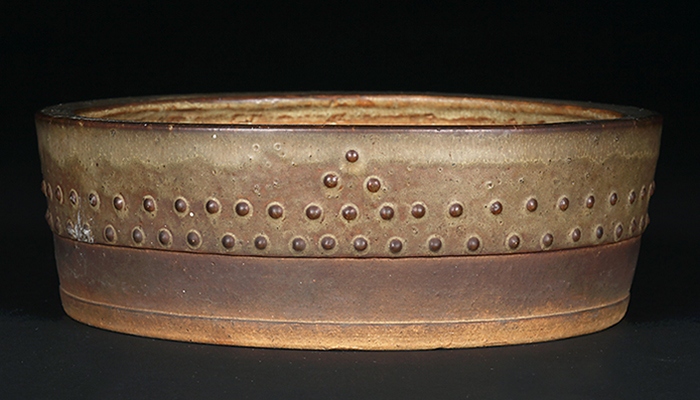 一陽緑釉鋲打丸鉢